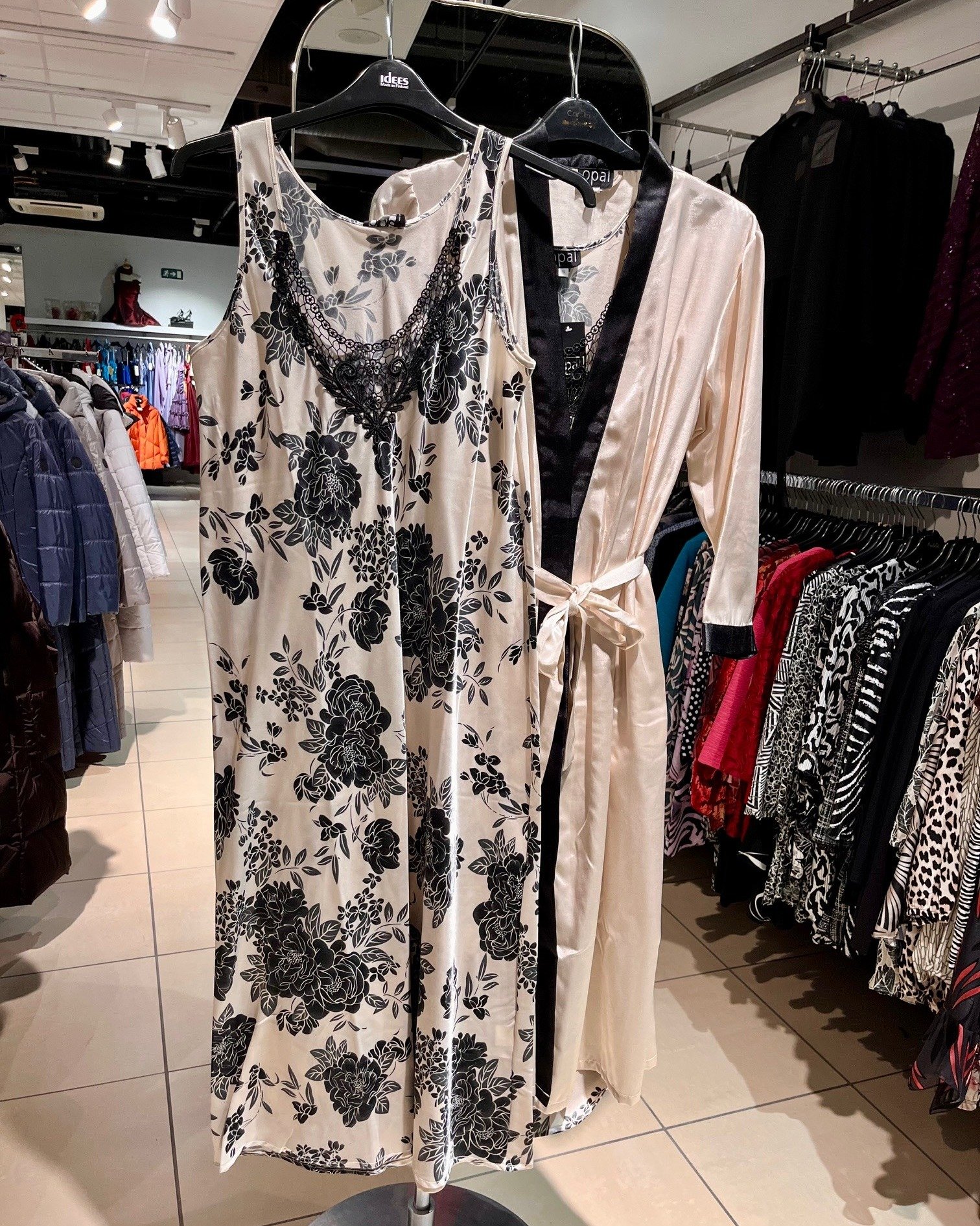 Köpcentret Rajalla - På Gränsen